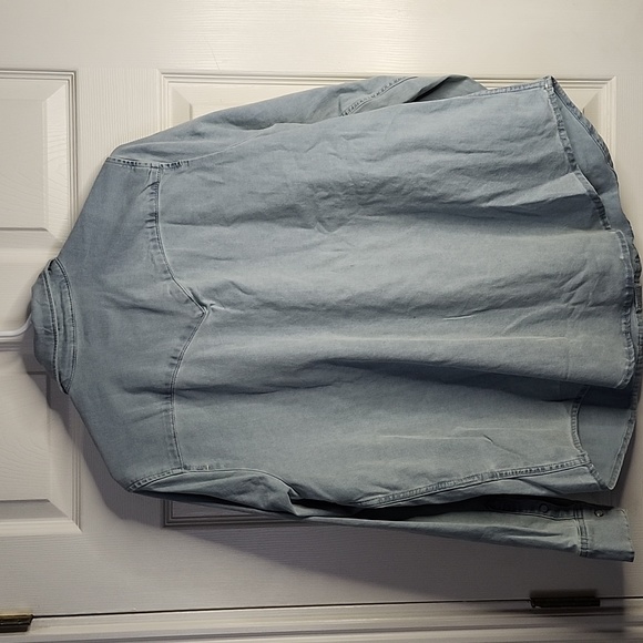 Levi's Women's Demin Western Fit Pearl Snap Button Down Shirt Size 1X - Picture 9 of 10